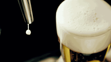 GIFy piva - Více než 100 animovaných obrázků tohoto nápoje