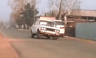 20-funny-moving-car