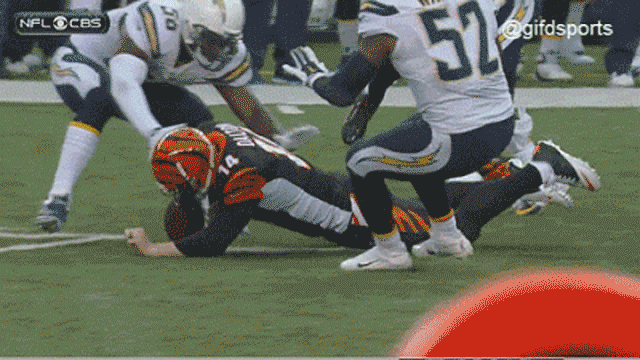 andy-15-falling-during-game-andy-dalton