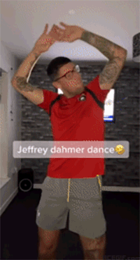 GIFy Jeffreyho Dahmera tančícího