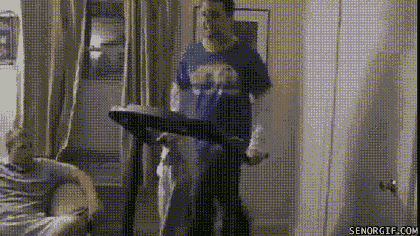 Гифки бега - Смешные GIF изображения спешки домой, с работы, к друзьям.