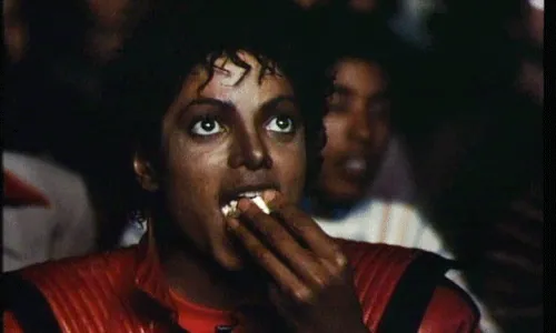 gif-eating-popcorn-43.gif.webp