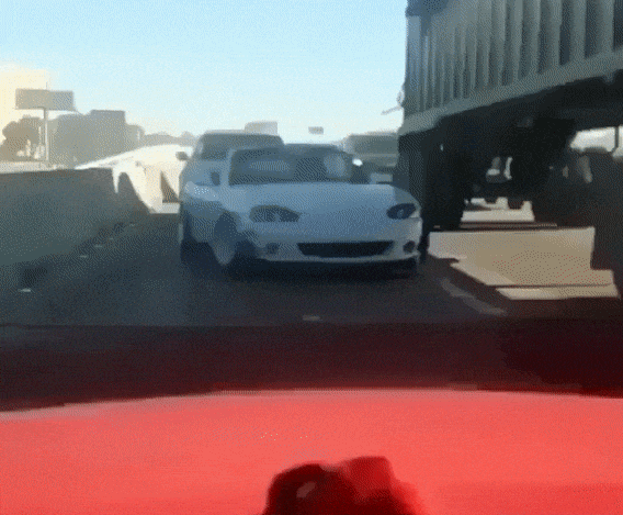 Śmieszne samochodowe GIF-y - 80 animowanych zdjęć