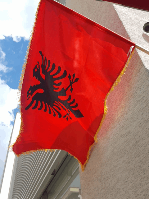 Гифки албанского флага - 20 анимированных GIF изображений
