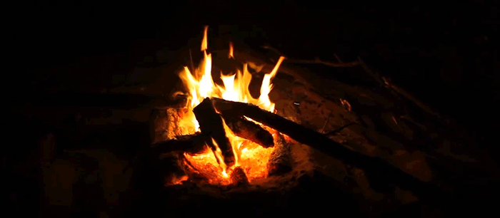 Oheň na GIFych - 120 animovaných plamenů zdarma